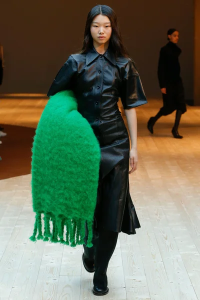 Look 19